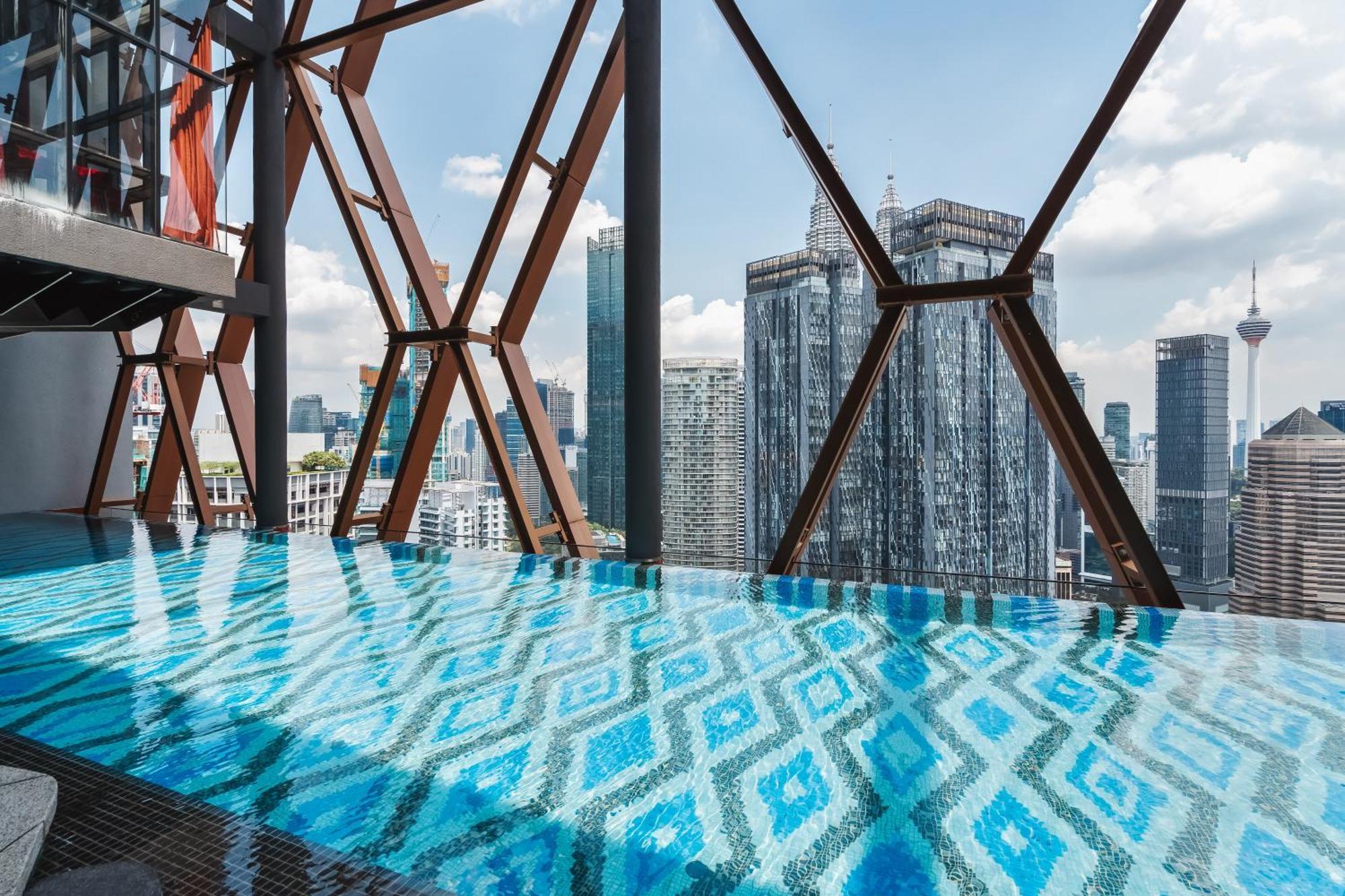 Scarletz Klcc Apartments By Soulasia Kuala Lumpur Exterior foto